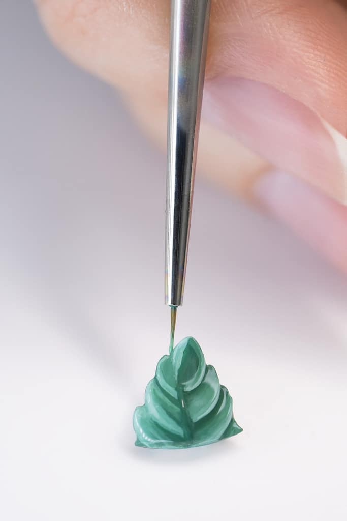Hand-painting the new Van Cleef & Arpels Perlée Extraordinaire Fruits Enchantés watch.